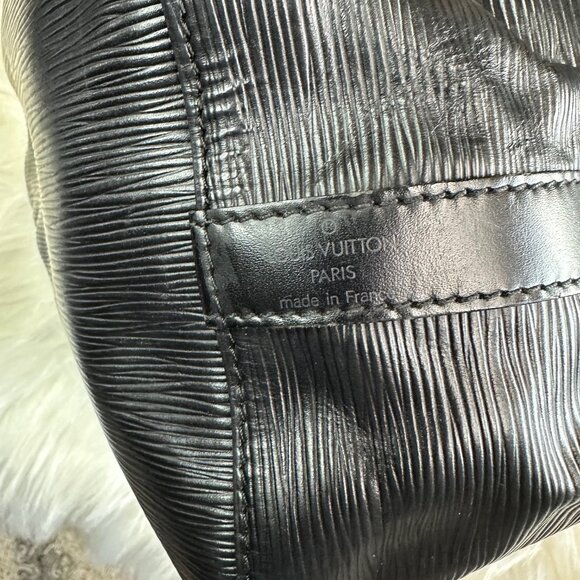 Authentic Louis Vuitton Epi Petit Noe Leather Shoulder Bag - Picture 13 of 14